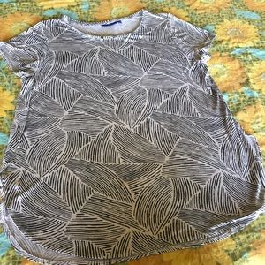 Apt9 XL top.   Off white with black design